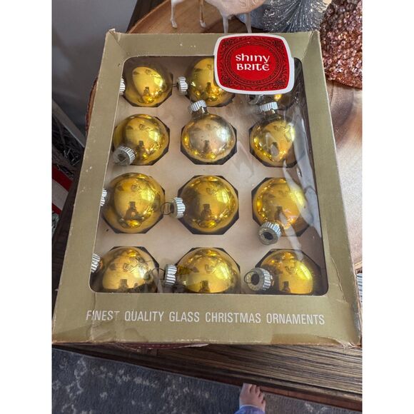 Vintage Shiny Bright gold ornaments set of 12 with box - Picture 3 of 7